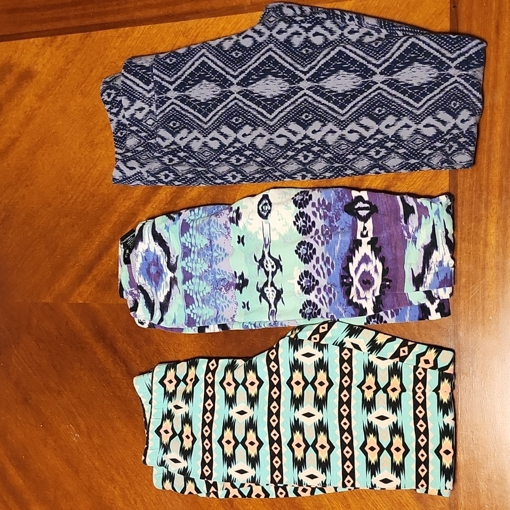 3 pairs of women's leggings (2 pair are size small, 1 pair are a medium)